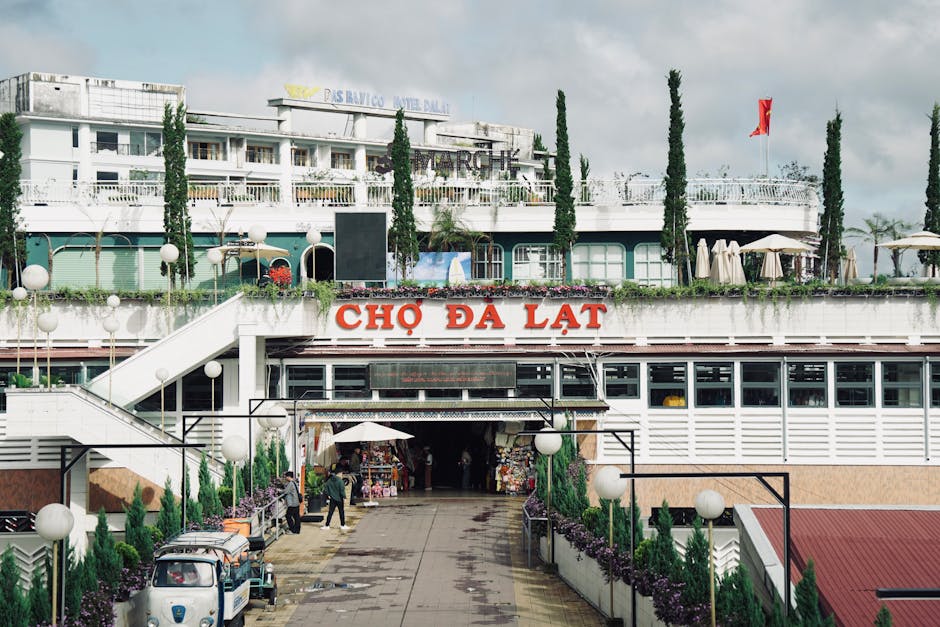 Da Lat mountain market in the Central Highlands of Vietnam