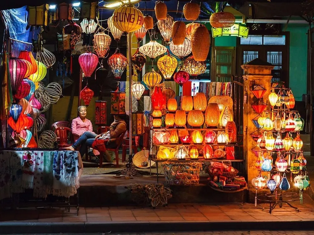 Lantern market stall in Hoi An near Da Nang at night