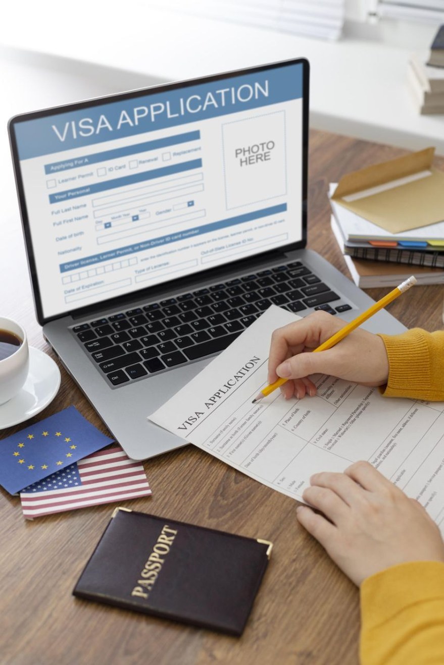 Vietnam e-visa: laptop with visa application on screen