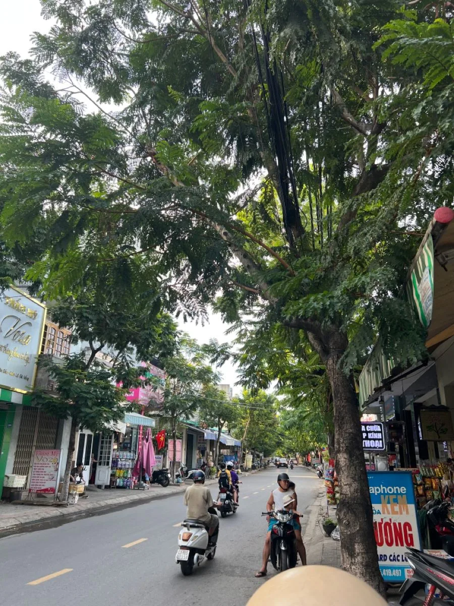 Da Nang street life Vietnam expat neighbourhood