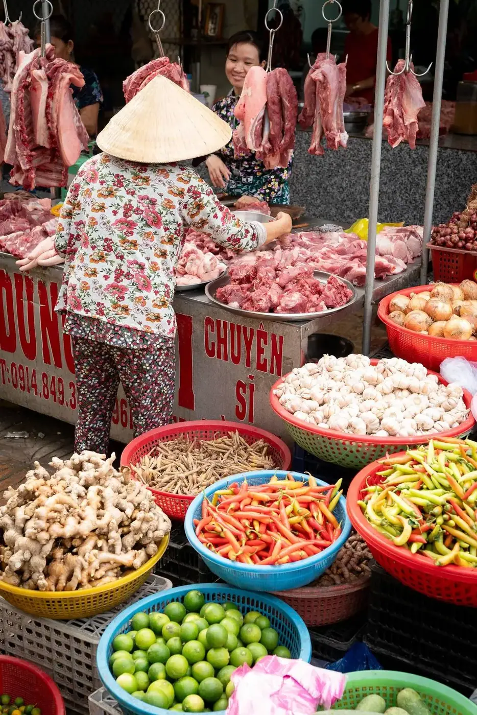 Vietnamese food vendor at Da Nang market — cash is king here