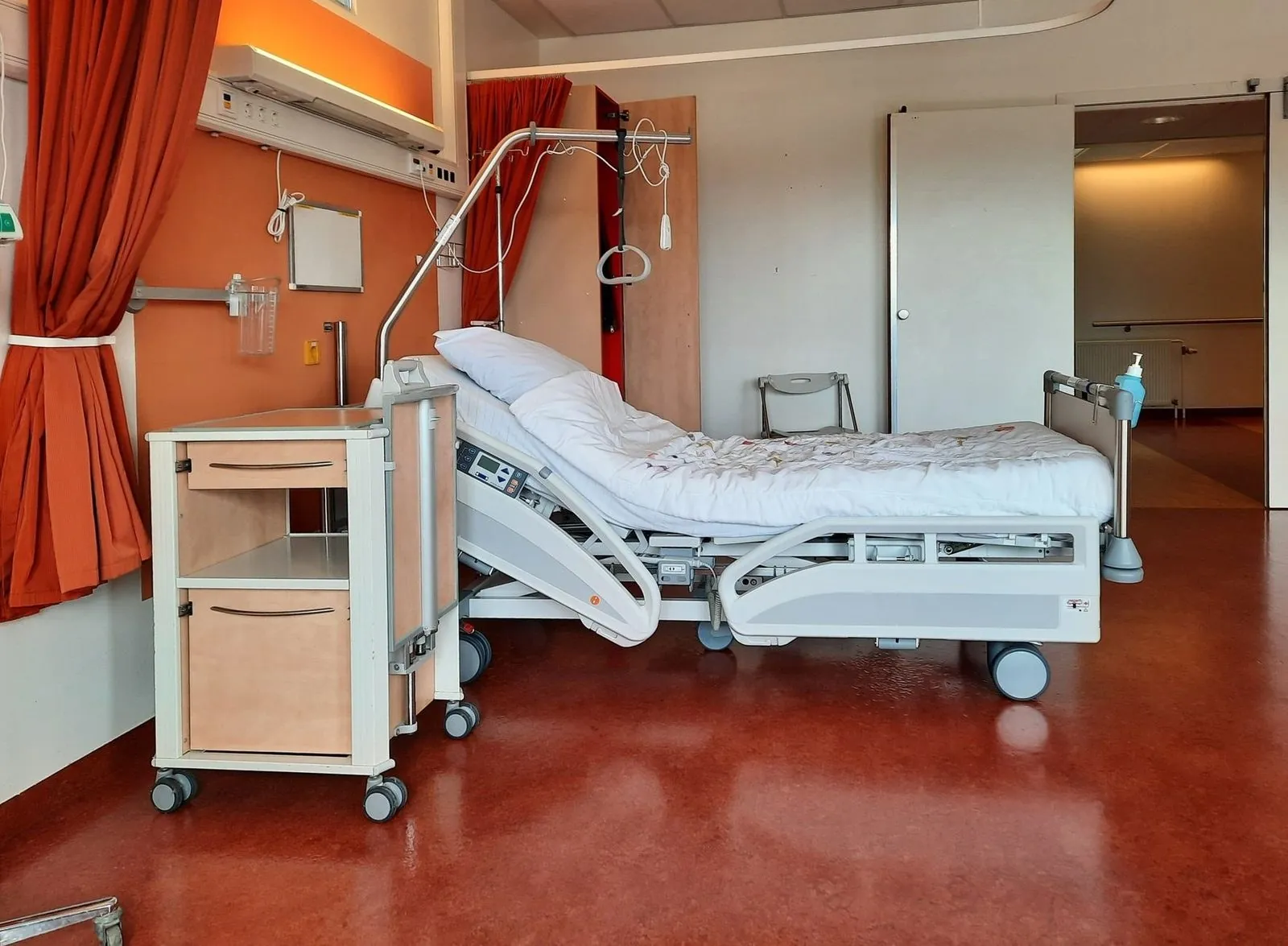 Private hospital recovery room with an adjustable bed