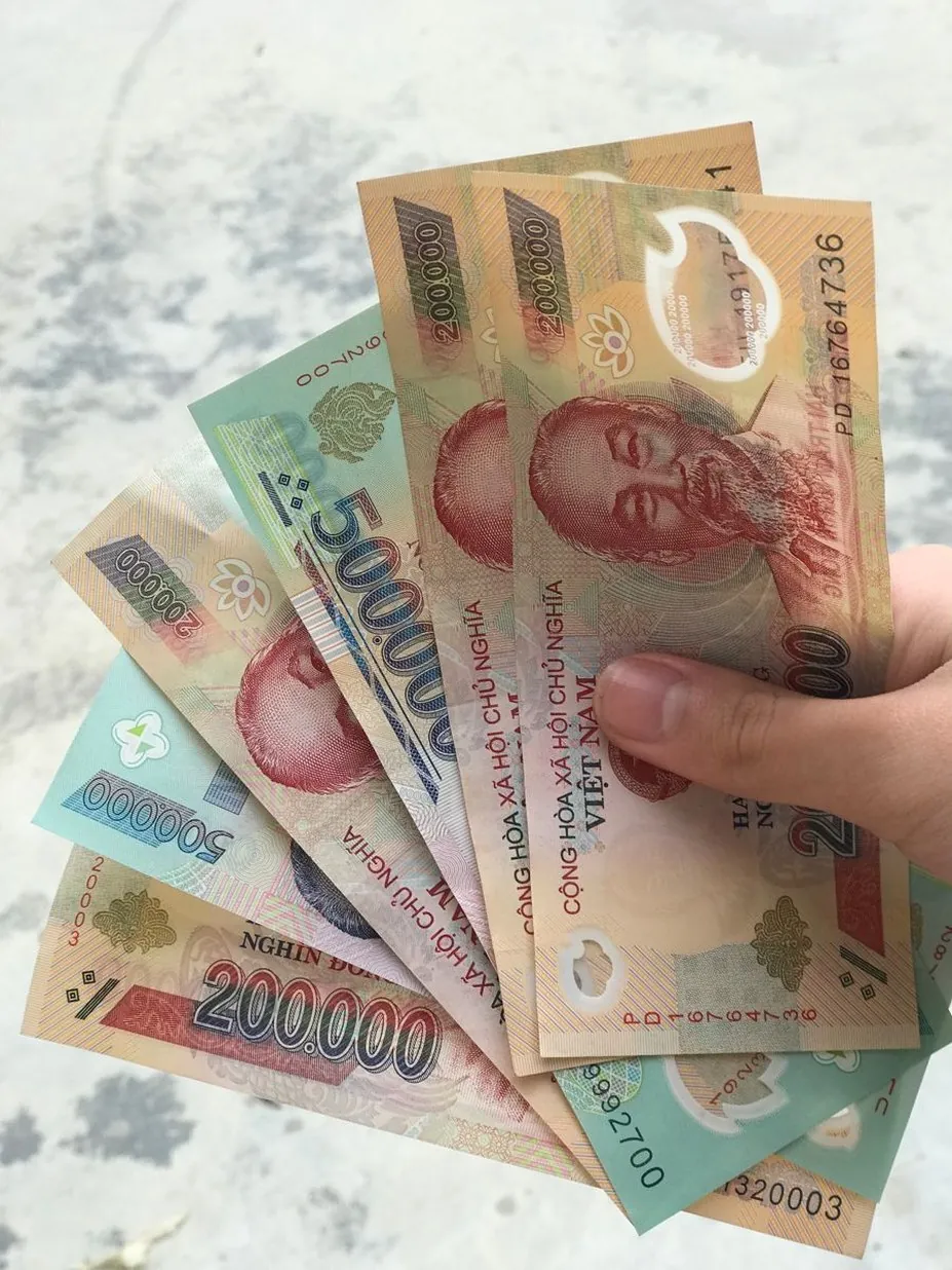 Vietnamese dong banknotes traffic fine amount