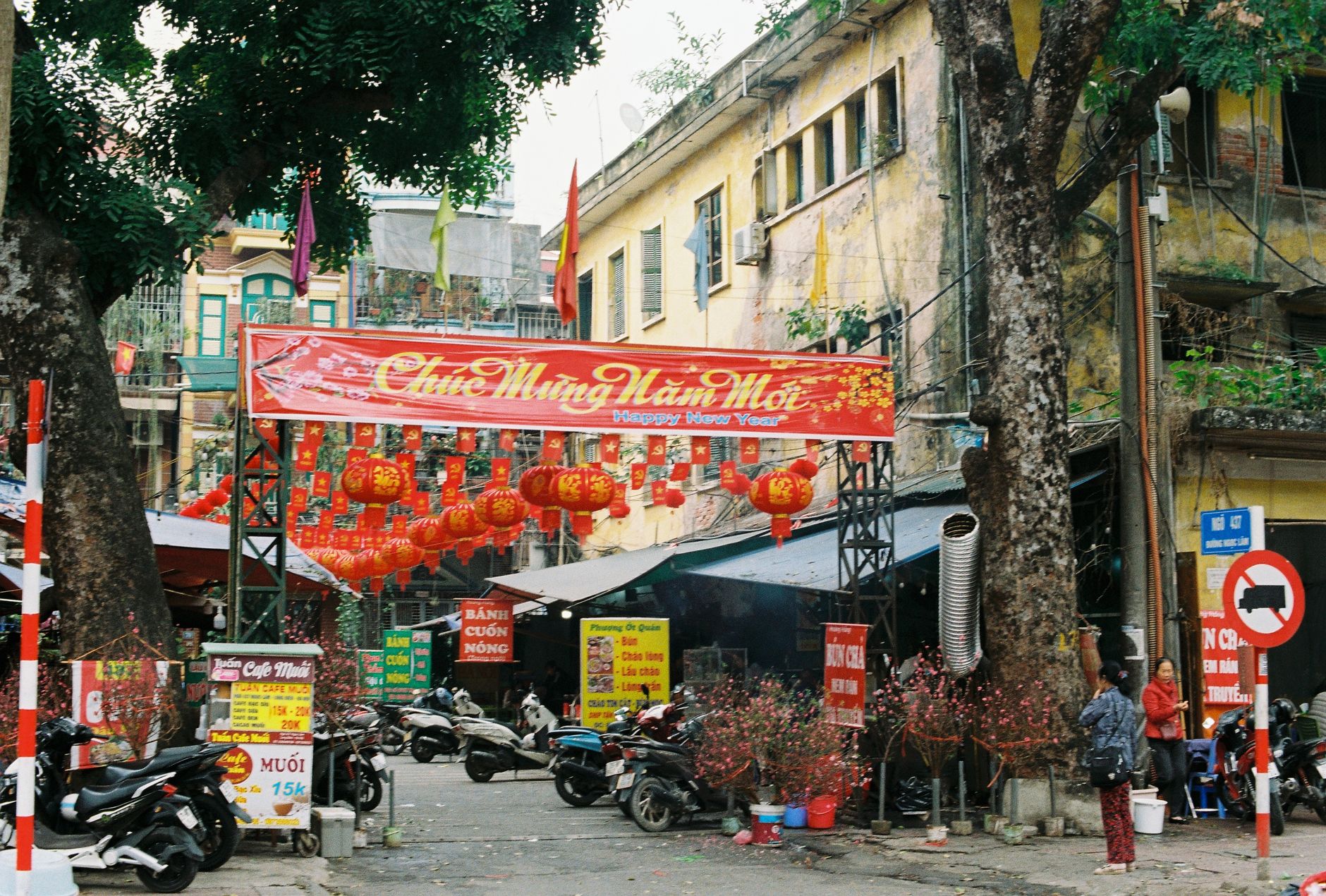 Vietnam streets during Tet 2027 — what closes during the holiday