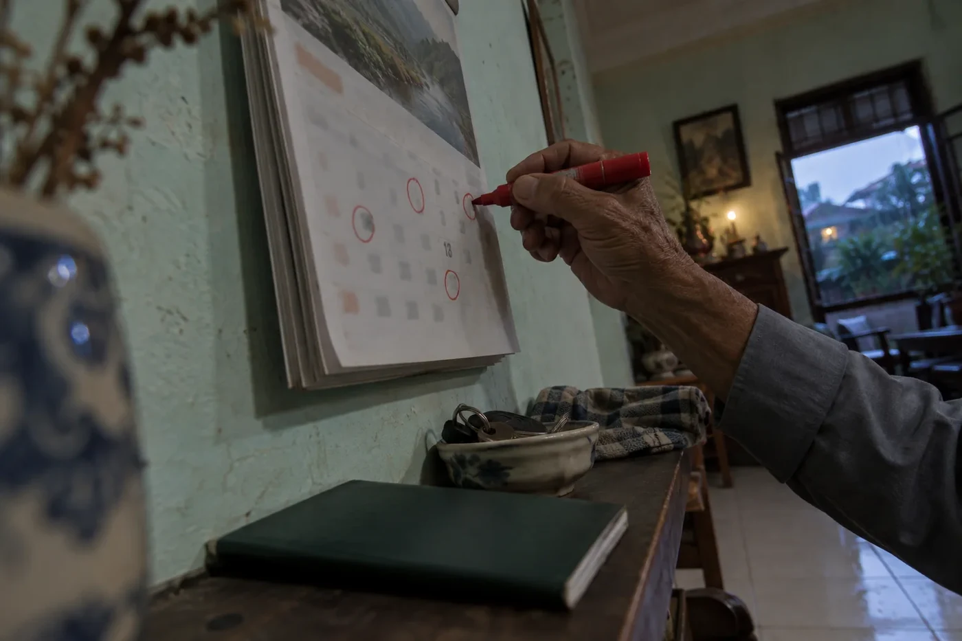 Calendar with marked days counting the end of a stay in Vietnam